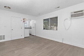 Building Photo - 135 Davis Ave