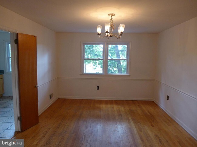 Foto del edificio - 3320 Spring Ln