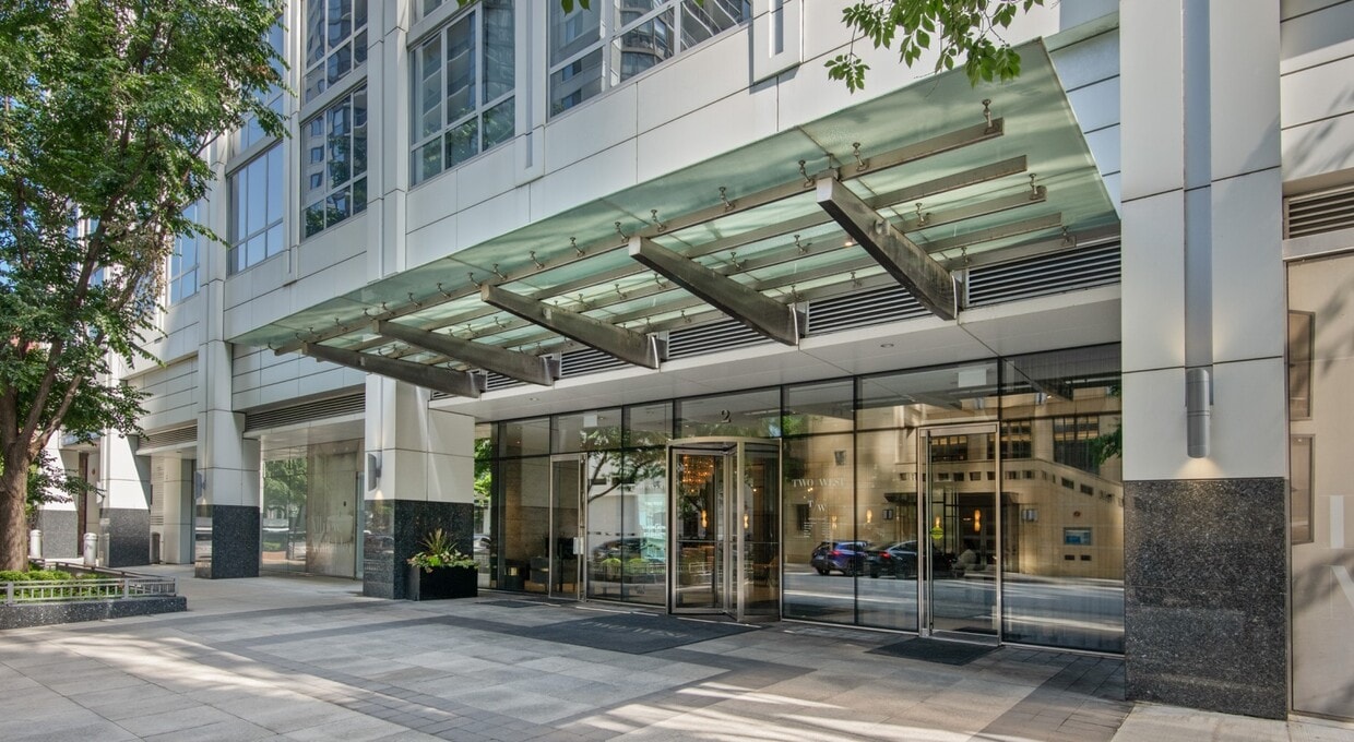 Primary Photo - 2 W Delaware Pl