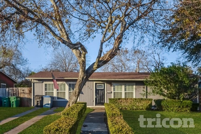 Building Photo - 423 Byrnes Dr