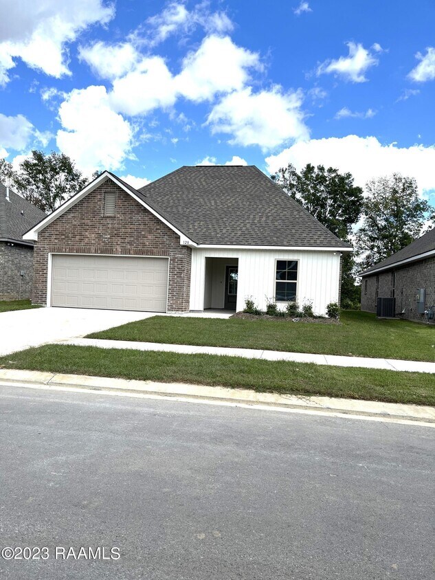 Primary Photo - 120 Lightbourne Dr