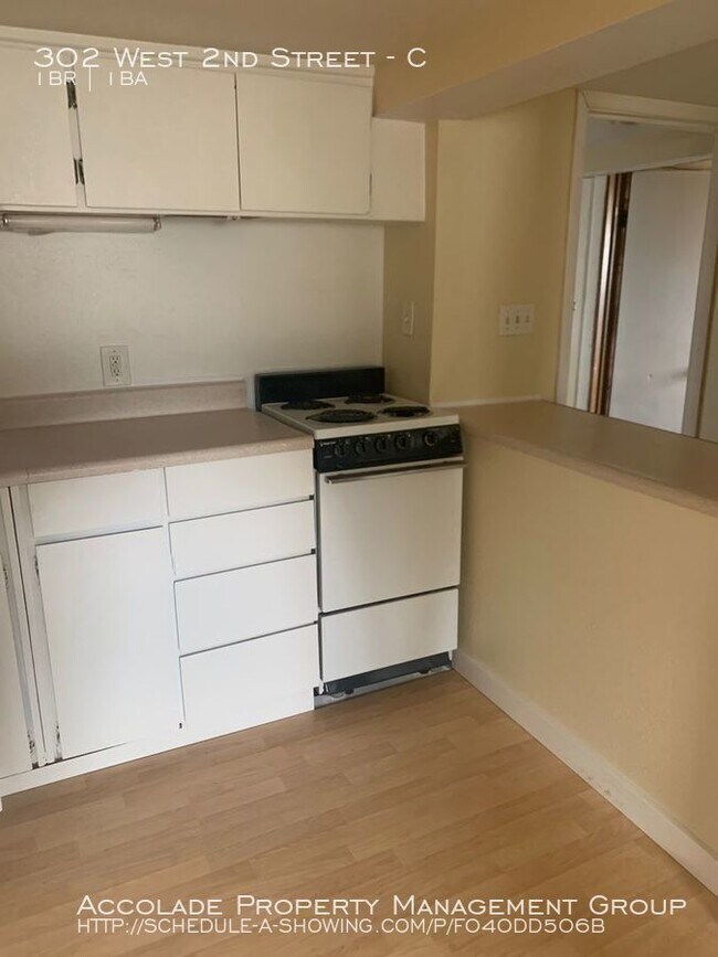 Building Photo - Daylight Basement Apartment for Rent