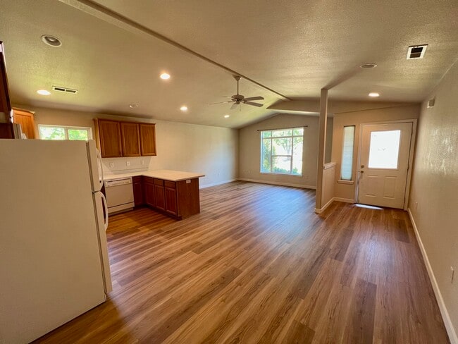 Foto del edificio - 2524 Parkwood Village Ln