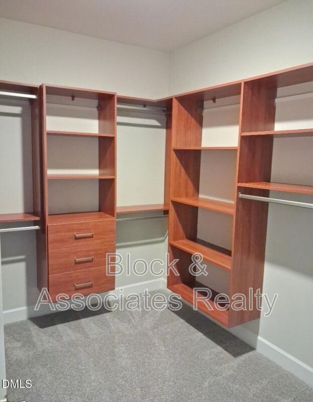 Foto del edificio - 2020 S Ridge Dr