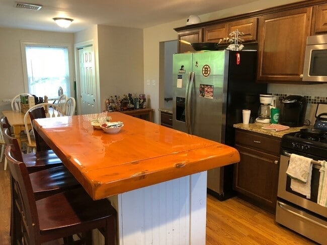 Building Photo - 127 Linden Ave