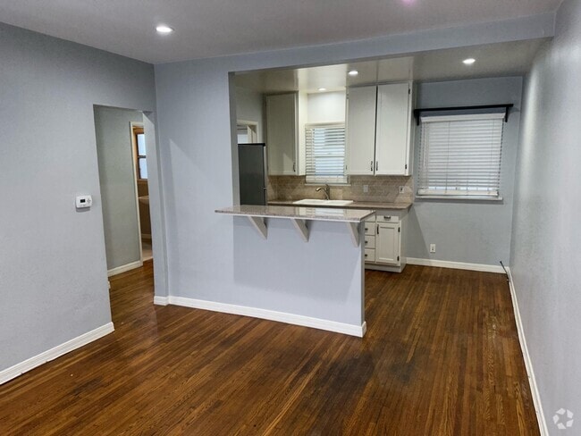 Building Photo - 436 Rosecrans Ave