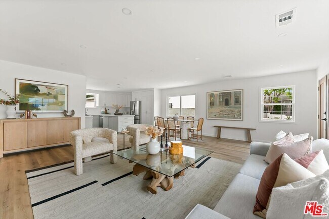 Foto del edificio - 5192 Orange Pl