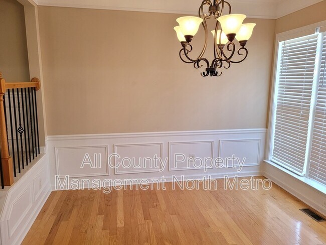 Building Photo - 5005 Foxfield Trace SE