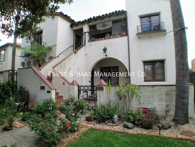 Foto del edificio - Lovely Spanish Styled Lower Duplex Unit in...