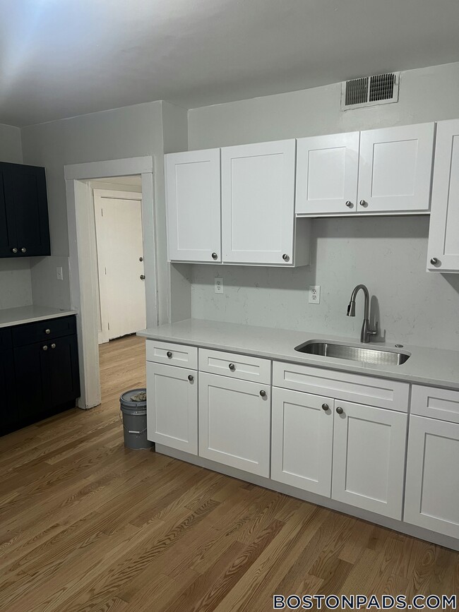 Building Photo - 800 Washington St