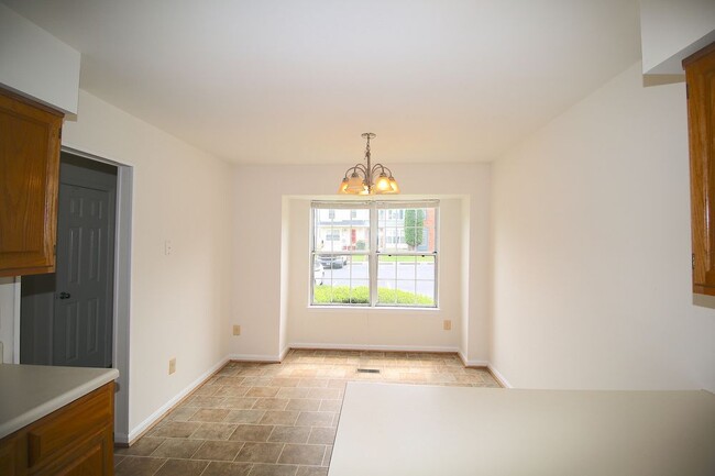 Foto del edificio - Spacious 3 Level townhome in Dale City