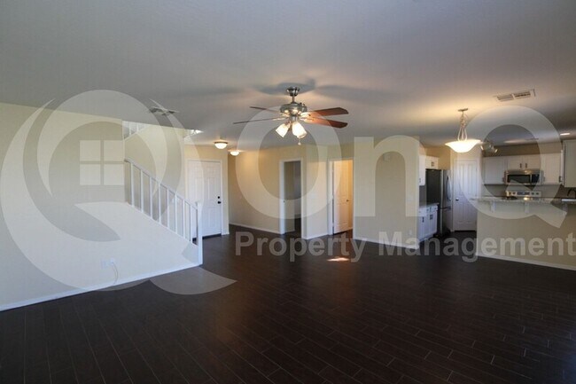 Foto del edificio - 6613 W Desert Ln