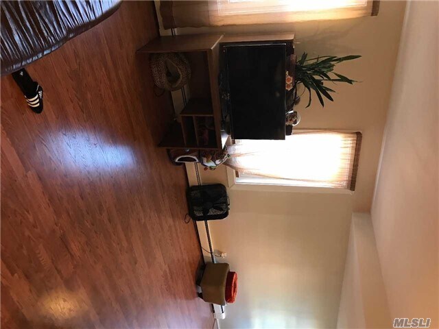 Building Photo - 94 Main St