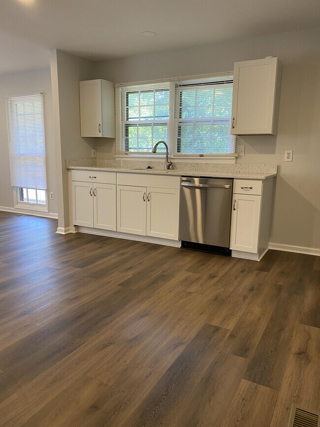 Foto del edificio - 2211 Linde St NW