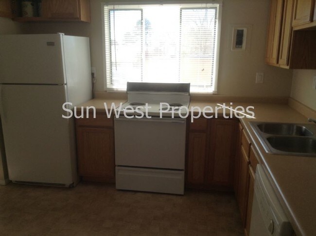 Building Photo - 313 E Tycksen Dr