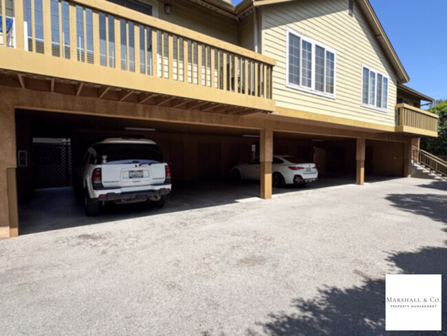 Building Photo - MUST SEE!  LARGE 1BR/1BA, 4-Plex,UPDATED, ...