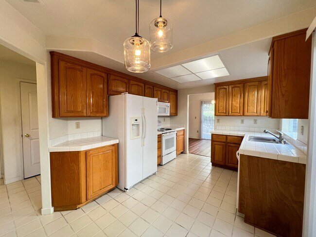 Building Photo - Spacious 4 Bedroom House in Pleasanton!!!