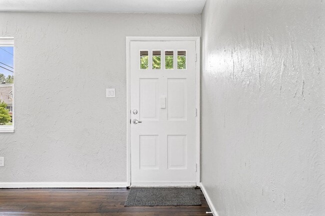 Building Photo - Quaint 4 Bed Cap Cod in Kettering