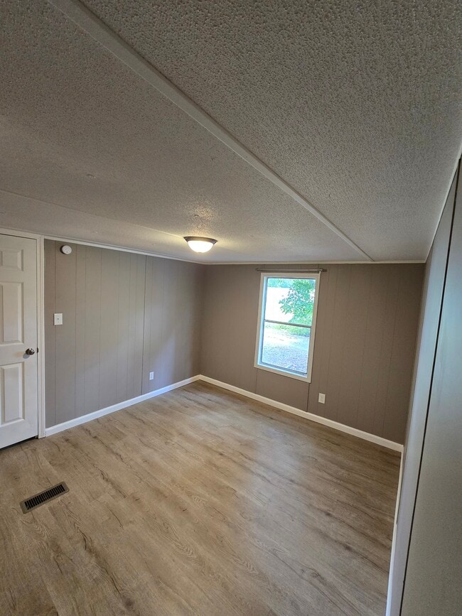 Building Photo - 36 Haney Park