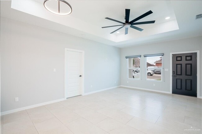 Building Photo - 309 Lilly Dr