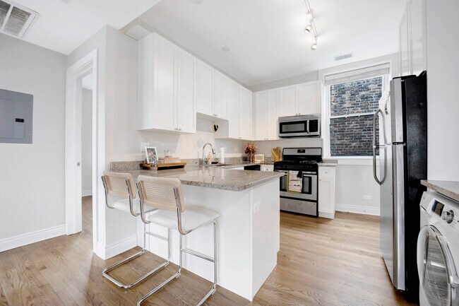 Foto del edificio - 3608 N Oakley Ave