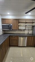 Building Photo - 1000 Parkview Dr