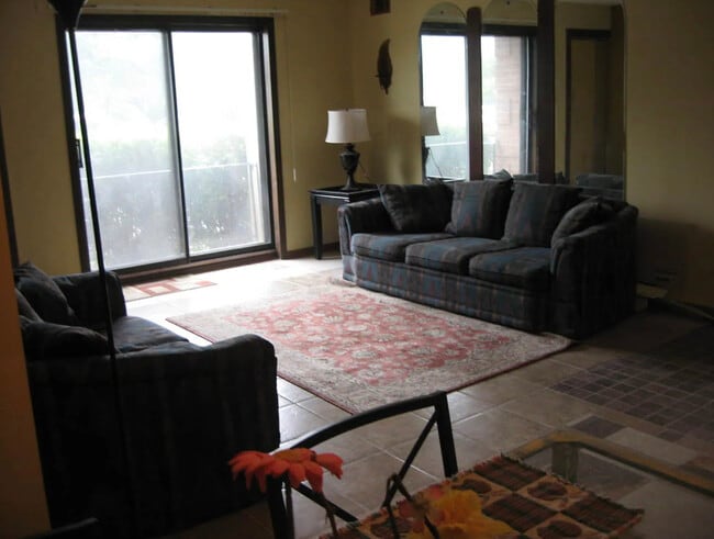 Building Photo - 5403 Chateau Dr