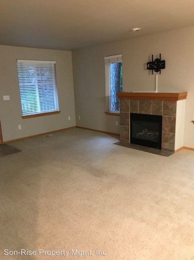 Building Photo - 3 br, 2.5 bath House - 10 Wisteria Lane