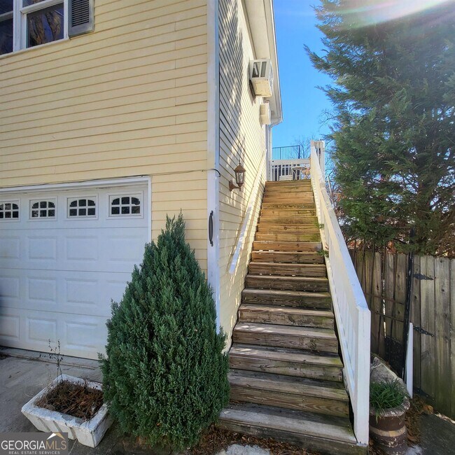 Foto del edificio - 513 Winton Terrace NE