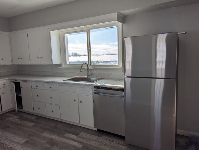 Building Photo - 592 N 2000 E
