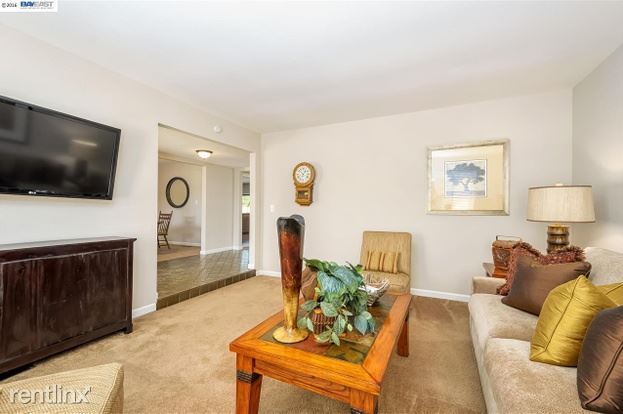 Building Photo - 3 br, 2 bath House - 5341 Midvale Court