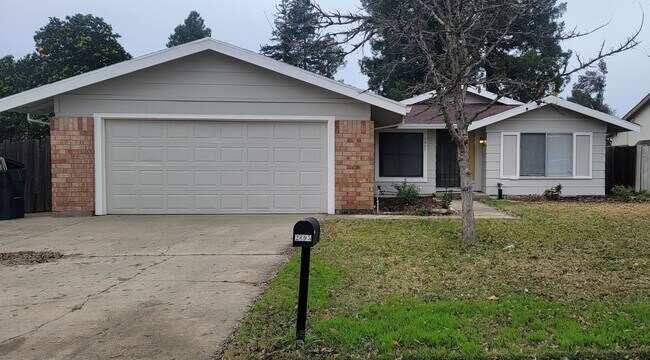 Building Photo - Cozy 3 bedroom 2 bath Home