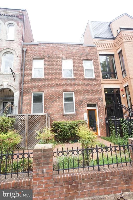 Building Photo - 471 M St NW