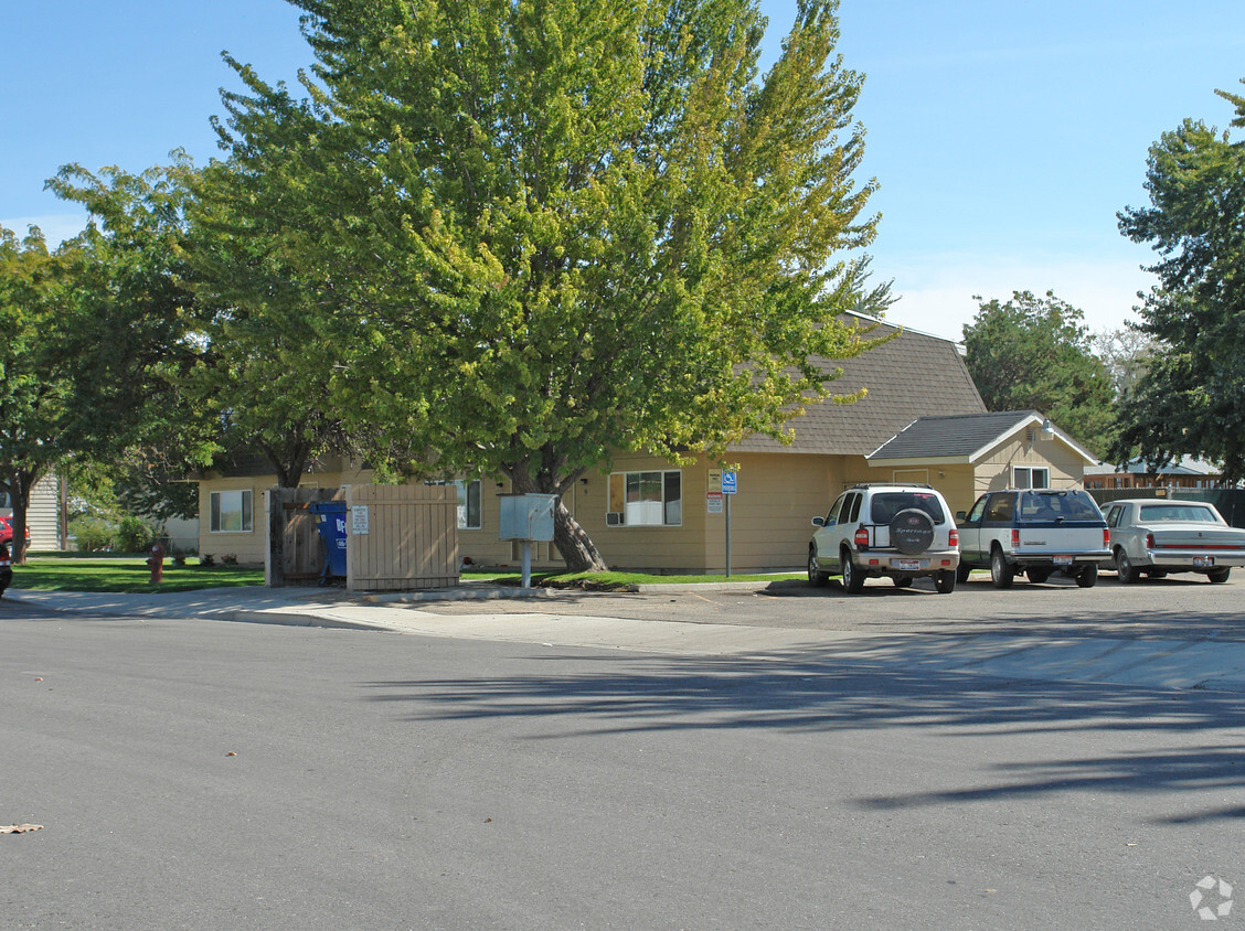 Primary Photo - Leisure Village VIII