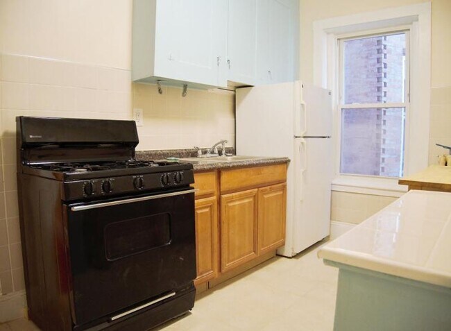 Foto del edificio - Spacious 2 Bed in Prime Coolidge Corner Lo...