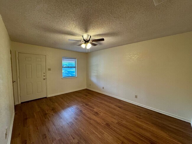 Building Photo - 360 Virtual Tour Available