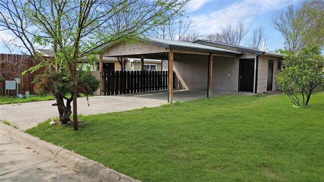 Building Photo - 5613 Pinon Vista Dr