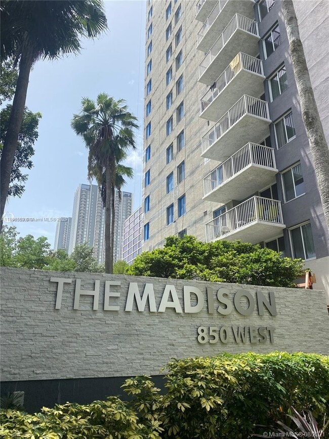 Building Photo - 800 N Miami Ave