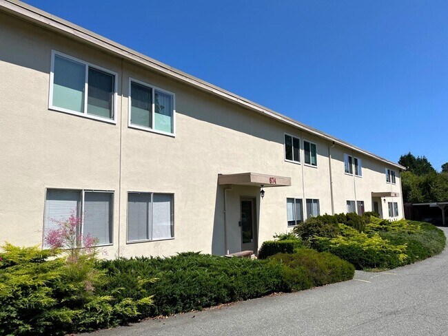 Photo du bâtiment - 664 Bruce Ave
