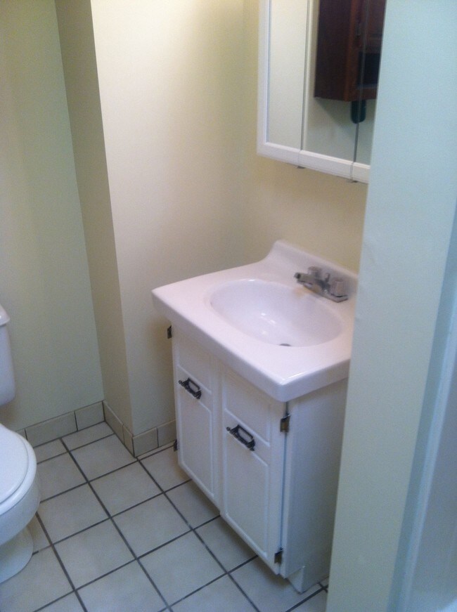 Foto del edificio - 329 E Main St