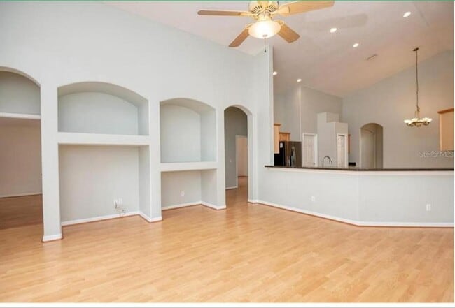 Building Photo - 1821 Longview Ln