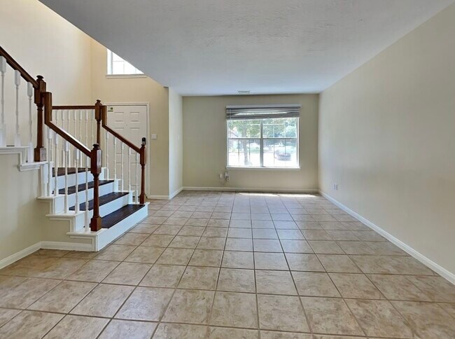 Building Photo - 3718 Lovers Ln