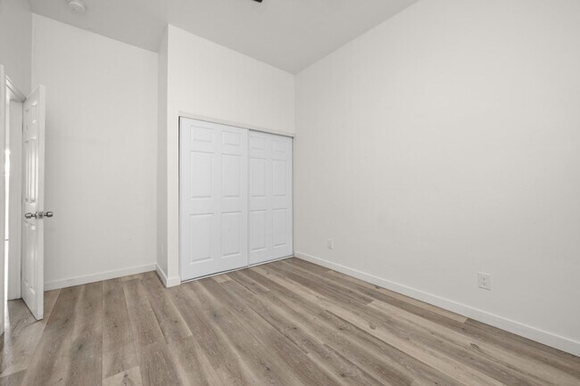 Building Photo - 6208 Pembroke Dr