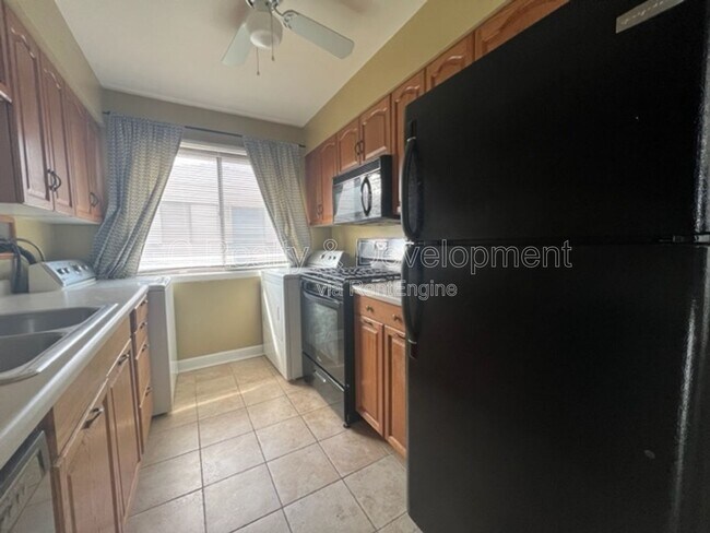 Foto del edificio - 1367 Sacramento Dr