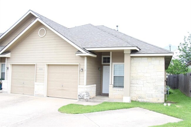 Building Photo - 2838 Southampton Way