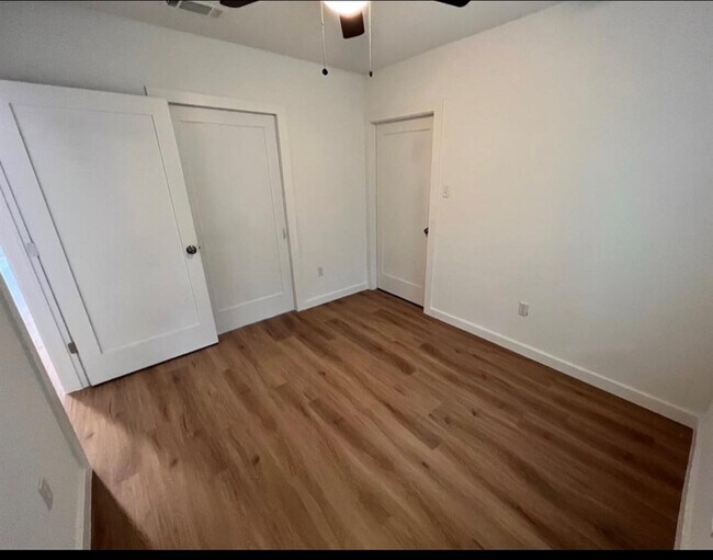 Foto del edificio - 5880 Beech Dr