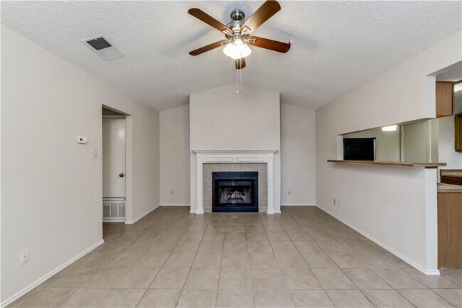 Building Photo - 6010 Parkwood Dr