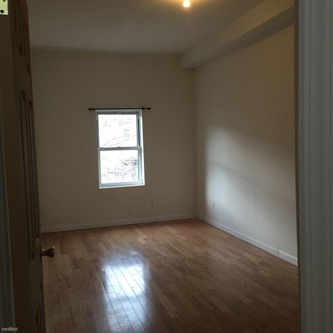 Building Photo - 1333 Gates Ave