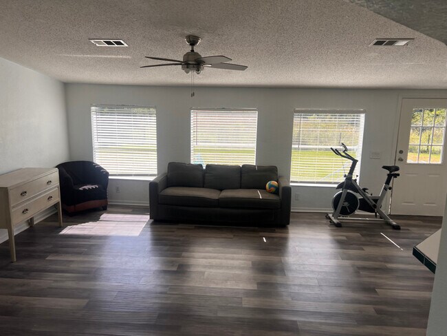 Foto del edificio - 9907 FL-78