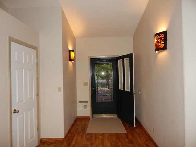 Building Photo - 269 Saddle Dr
